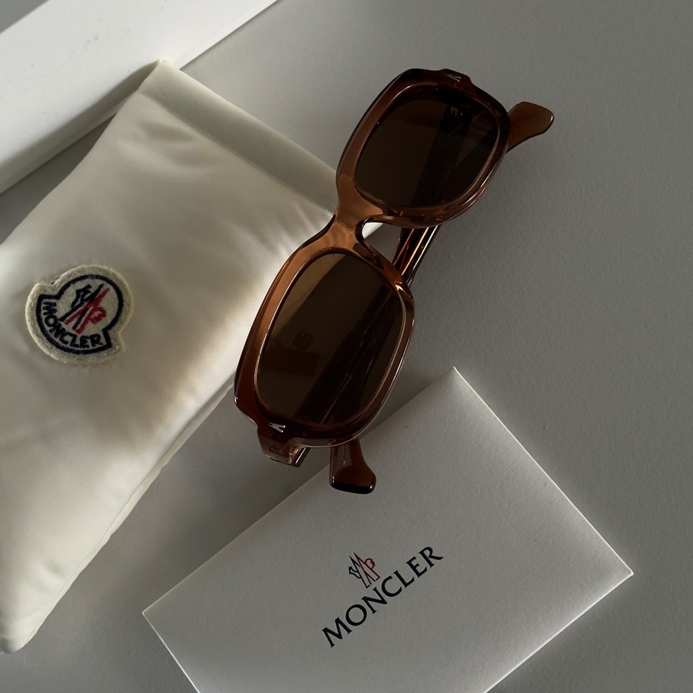 Moncler Tortoise Shell Sunglasses UNISEX

Rectangle Sunglasses, 55mm
